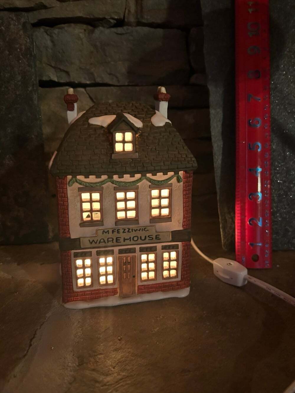 Dept 56 Dickens Village FEZZIWIG'S WAREHOUSE 65005 Light Box Included Christmas